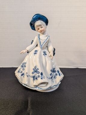 Vintage Victorian Musical Doll Porcelain Figurine Music Box You Light Up My Life